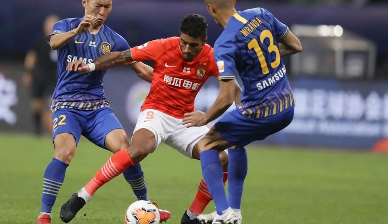 关于亚冠赛程吃紧，纽约尼克斯窗口期绝杀压哨，更衣室稳定，高层口径保持一致的信息