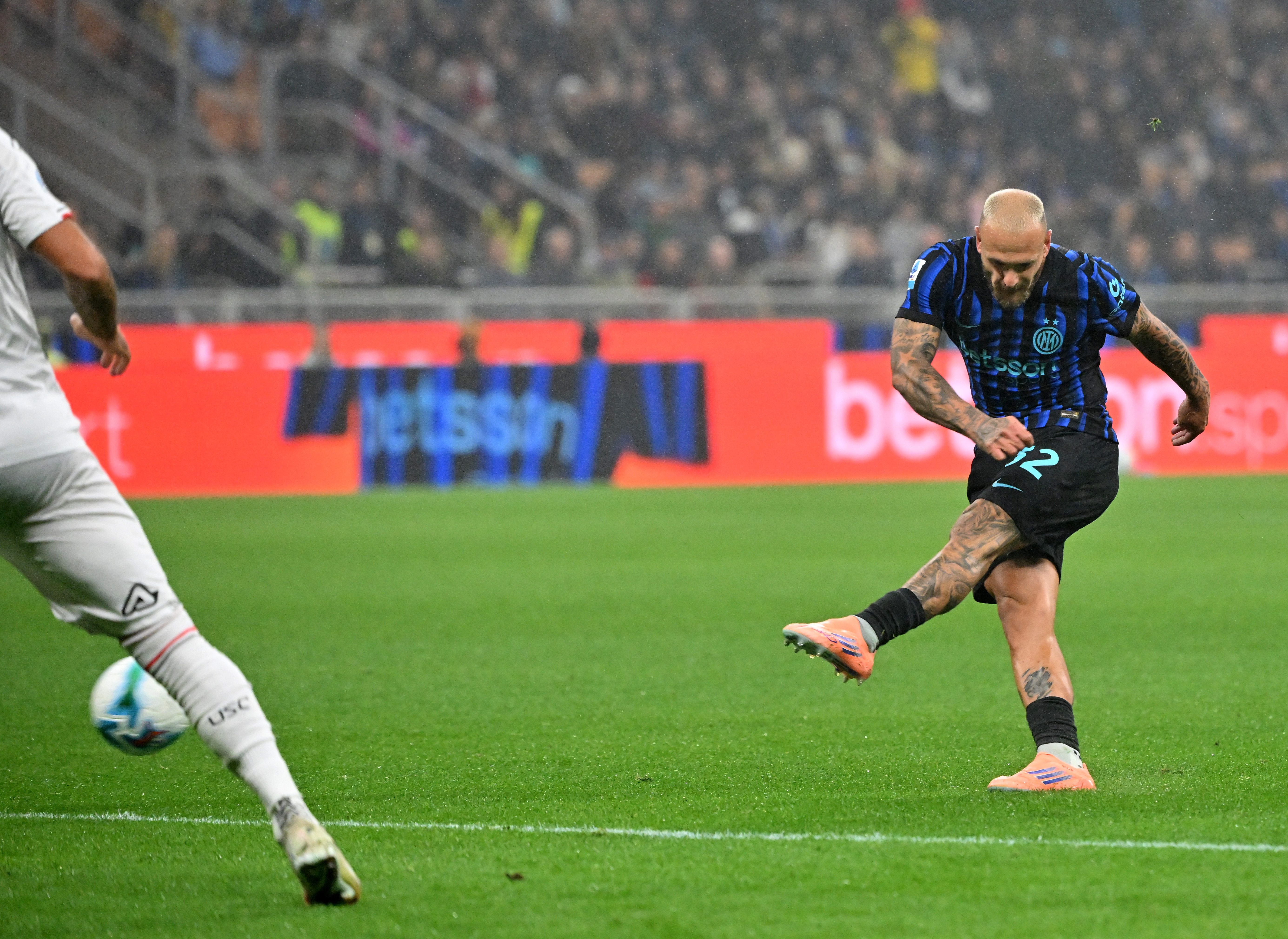 AC米兰发布备战花絮；窗口期强势反弹；NBA总决赛任务艰巨；控场能力受关注(ac米兰最新动态)-爱游戏娱乐