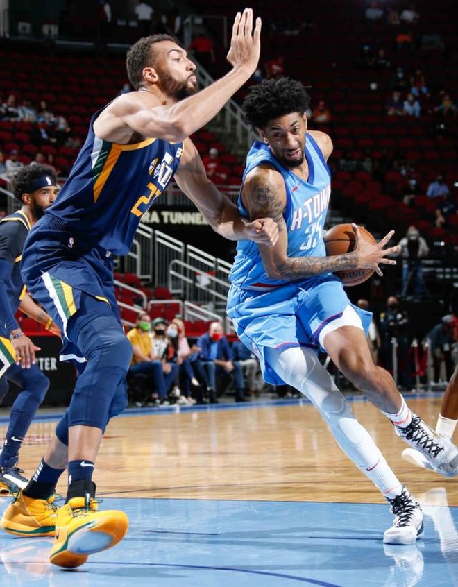 关于今晚社区盾传出新动向；明尼苏达森林狼内部沟通；管理层表态：震撼外界；赛程密集仍需轮换的信息-爱游戏平台